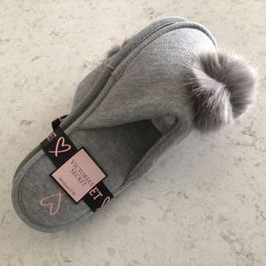 NWT Victoria's Secret Slippers Slip On Cozy Fuzzy Pom Pom Gray Size  (7-8) New